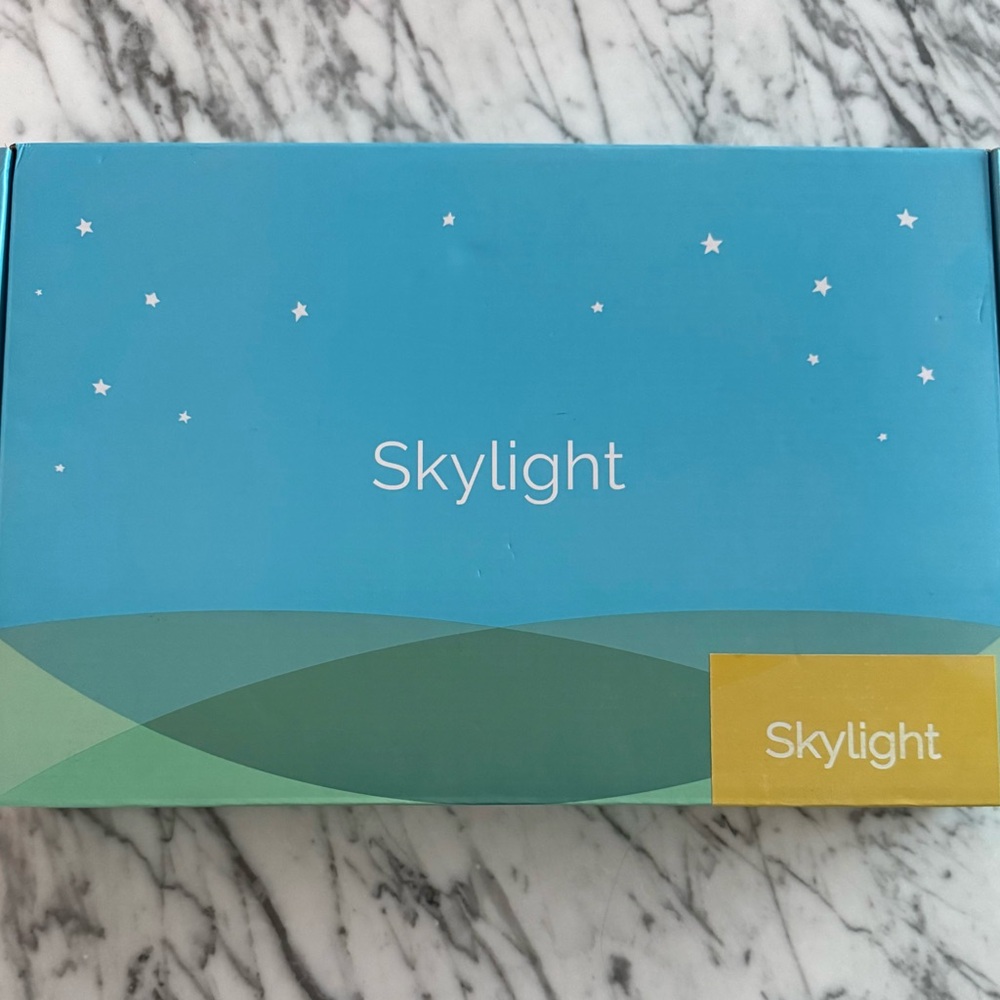 Skylight 10” black digital picture frame